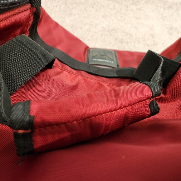 Travelpro Maxlite Burgandy Duffle Bag- Excellent Condition. - Picture 7 of 11